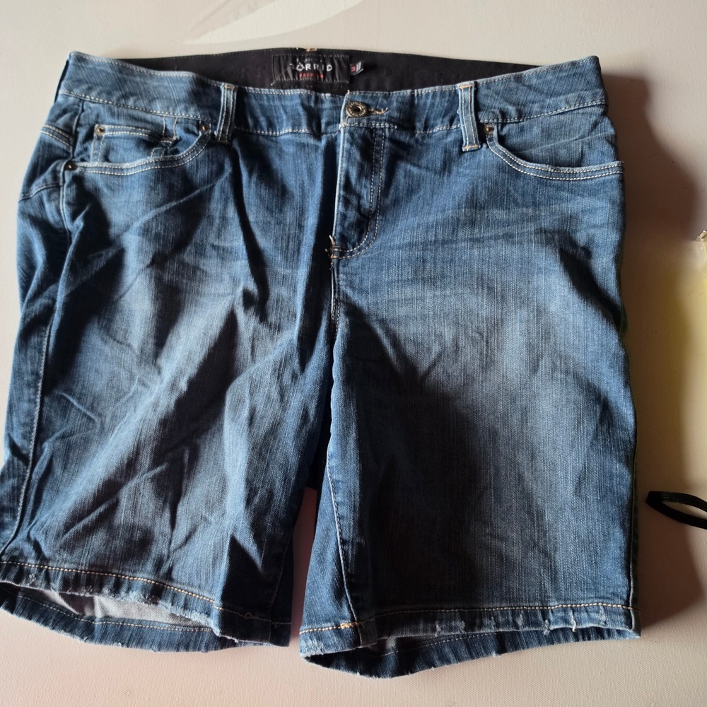 Torrid Premium Blue Denim Bermuda Shorts Women 14 Elastic Waist Stretch 14338